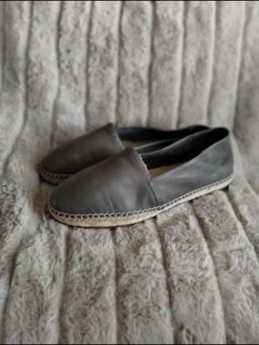 Eileen Fisher Gray Leather Slip-On Flats Women’s Size 9 Minimalist Comfort Shoes